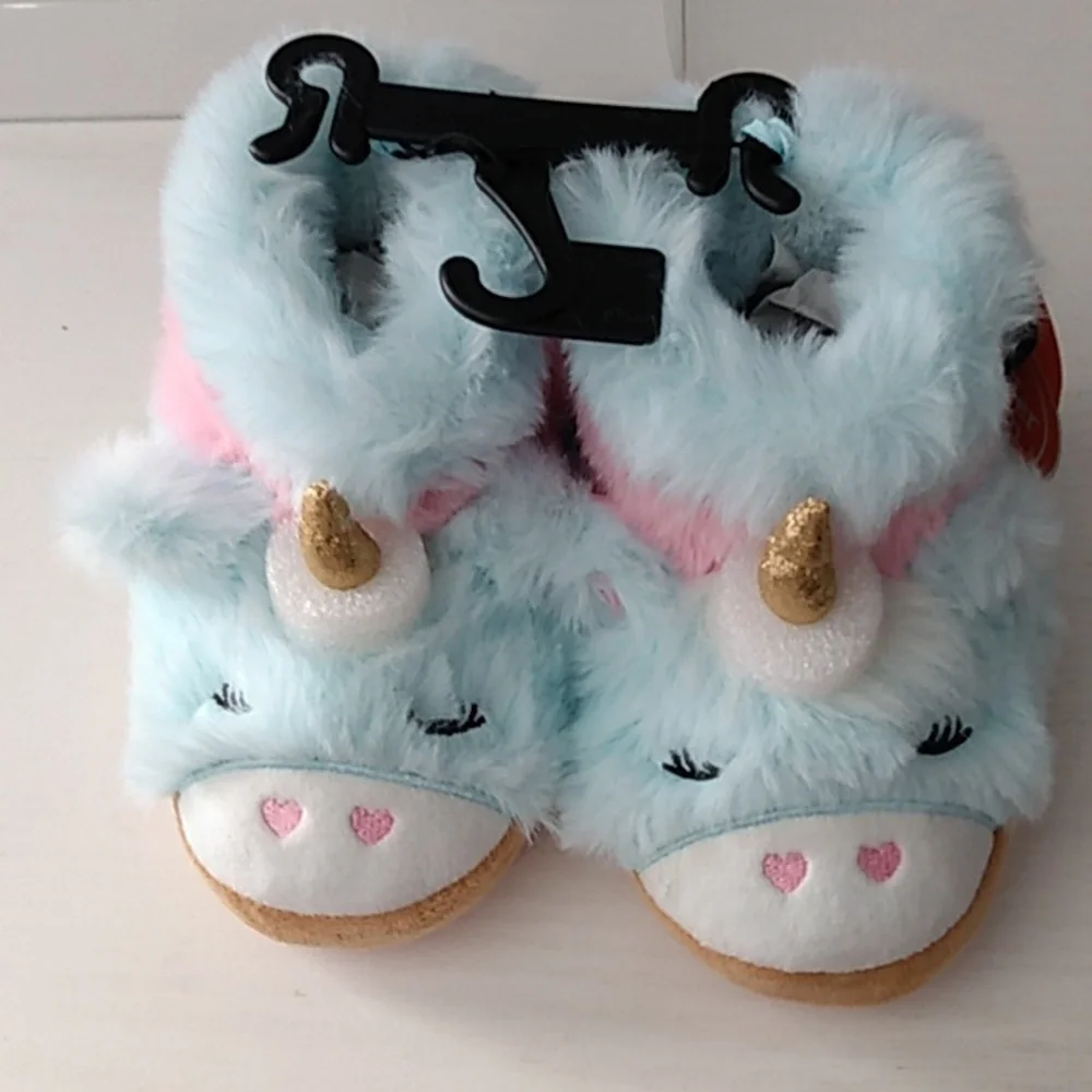 Girls Fuzzy Unicorn Slippers‎ – Size 6   18Months